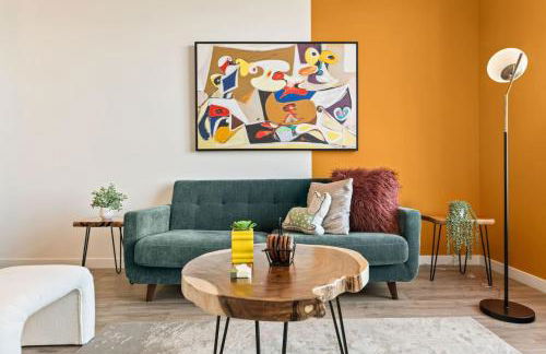 Modern Living, Stunning city views, 1Mile to Dodger Stadium - Photo 10