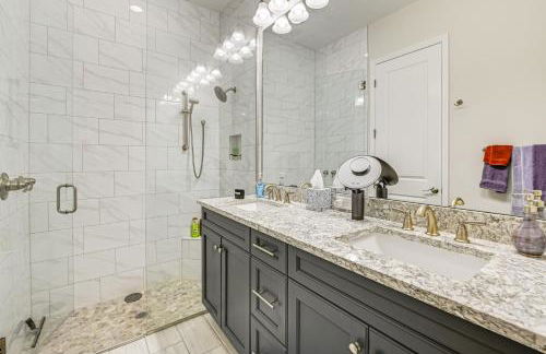 3 Mi to Naples Beach! Couples Resort Getaway - Photo 14