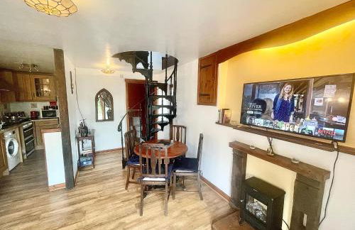 4 beautiful stone built barns sleeping 17 people - Foto 48