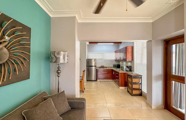 Incredible 3 BR Penthouse w BBQ Jacuzzi - Photo 72