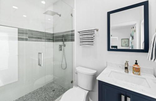 Blue Pearl New Waterfront Haven with Heated Pool ,70 Foot Dock, and More! - Foto 69