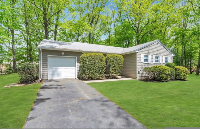 Fall Getaway With Hot Tub Fire Pit and Games - Photo 17