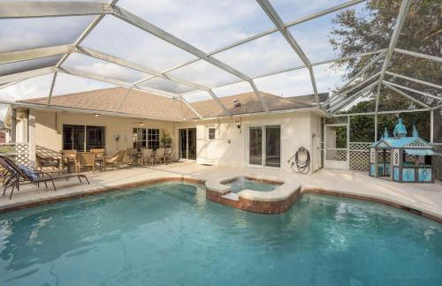 New Listing Pool and Game Room 4BR - Foto 2