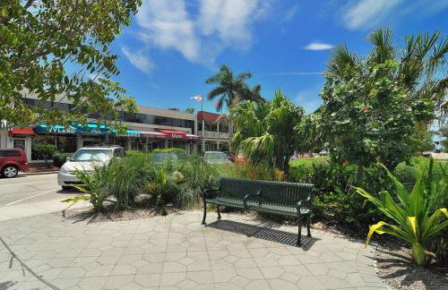 Walkable to Beach, Restaurants, Entertainment! - Photo 46