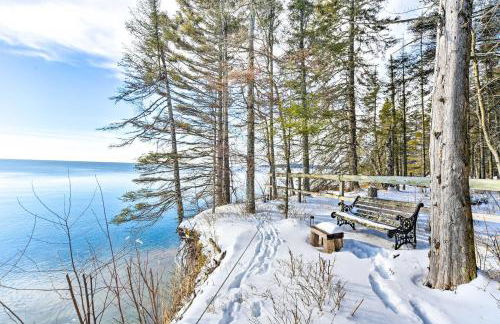 Waterfront Lake Superior Cabin Fire Pit and More! - Foto 30