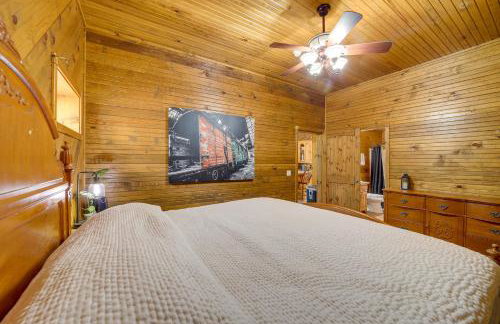 Lake Eufaula Cabin with Hot Tub and Large Deck - Foto 14