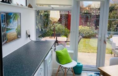 Stunning Seafront House with garden and private parking - Foto 42