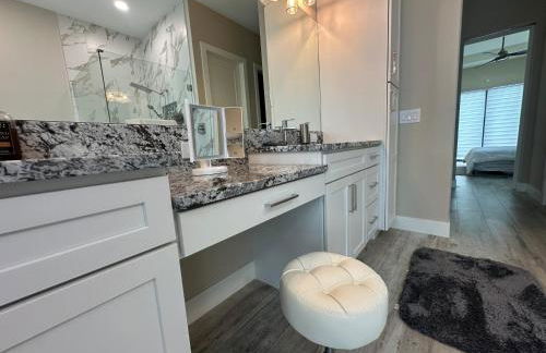 Brand New Luxury 4 bedroom heated pool home - Foto 23