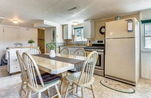 Lakefront Home with Patio in Havana! - Photo 11