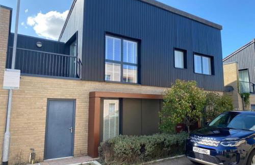 Homely & Warm Trumpington House w Parking, 5 mins drive to Bio Medical Campus, Addenbrooke's & Papworth hospitals - Foto 9