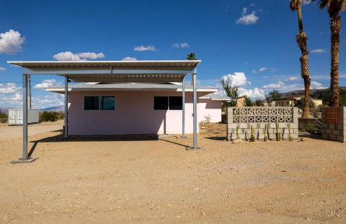 Mid Century Vibes - 2 Min to JTNP - Retro Dive Bar - View - Foto 38