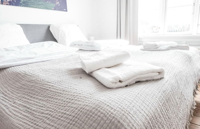 Beautiful 2-bed w Large Balcony - Foto 7