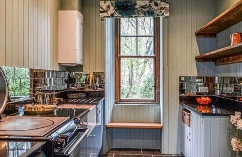 Reidochie Stables luxury haven overlooking garden - Photo 15