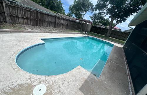 Whole House+Renovated+Pool+Lanai+BBQ+Close to All - Foto 43