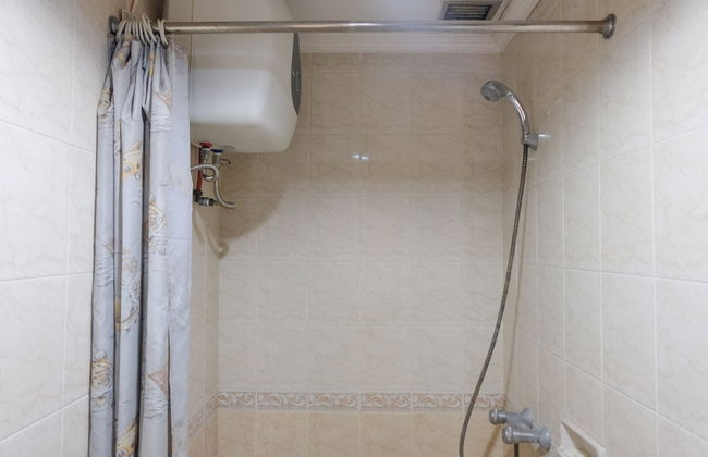 Spacious And Homey 3Br Apartment At Majesty - Photo 18