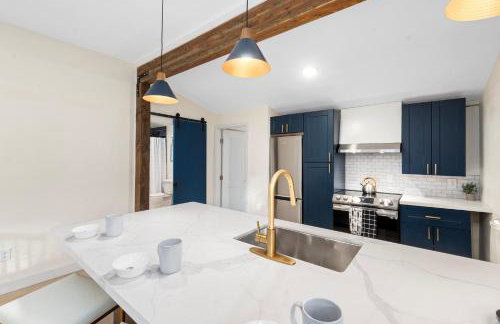 Walk to Old Town - Cozy Restored Cottage - Foto 8