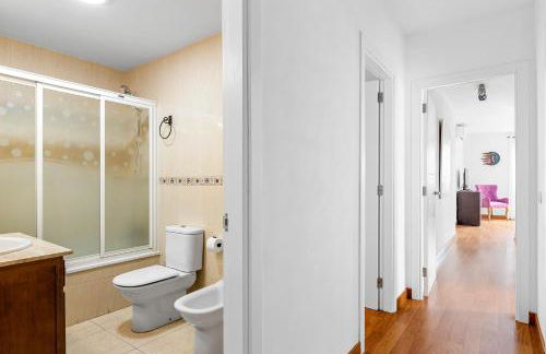 Frontline Beach Apt with Terrace - Foto 57