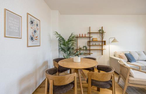 LeHaStays - Apartment Buckau 15 I 2 Zimmer I voll ausgestattete Küche I Balkon I Smart TV - Photo 25