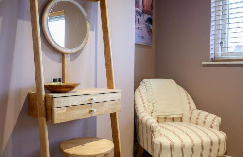 Stylish 3BR Townhouse Sleeps 6 Near City Centre - Foto 30