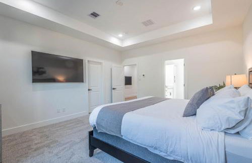 Luxury Haven near Dwtn, Med CTR, with Fast Free WiFi, Parking - Foto 19