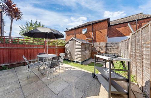 3 Beds Home walking distance from Shirley High Street - sleep 7 - Free Parking - Pool Table - 50" TV - Foto 35