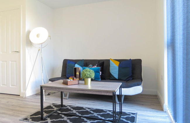 Tudors eSuites Birmingham House with Private Garden Free Parking - Foto 12