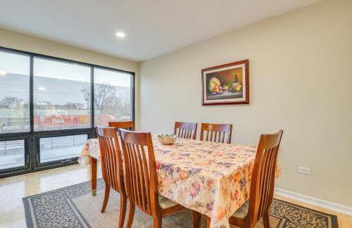 Steps to Shops and Eats Apt in Portage Park! - Foto 6