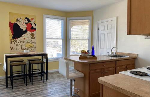 2 BR Loft - Walk to Cafes-Breweries- Arts & Entertainment District - Foto 3