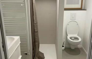 Superbe 2 pièces refait à neuf idéalement situé - Photo 9