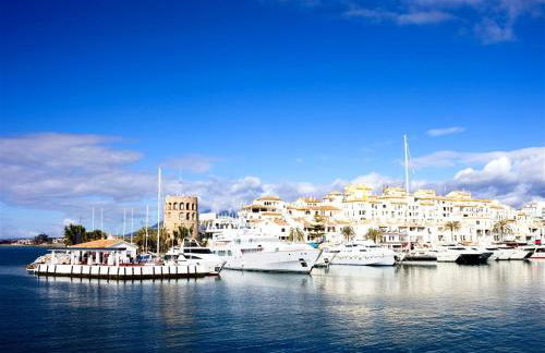 Experience Unrivalled Luxury at Emerald Greens Your Exclusive Retreat in the Heart of San Roque Club Resort - Foto 38