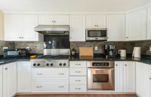 Beautiful Monterey Park Home With a View, Backyard and BBQ - Foto 14