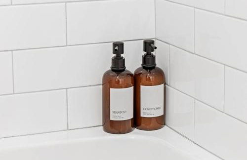 Luxury 1BD Gym Rooftop Street Parking by DT UMN - Foto 40