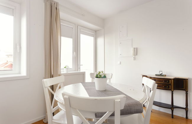 Bright 3BR Flat w/ AC in City Center by LovelyStay - Photo 39