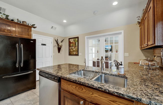 The Elizabeth Haus Upper Suite - Photo 6