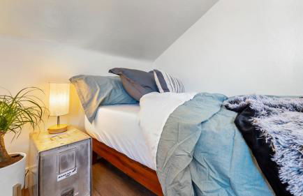 Midtown Flight Deck: 2BR Gem - Foto 18