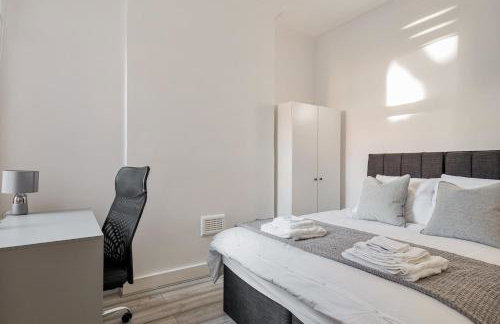 Modern 4 Bedroom House In Woodgreen - Foto 33