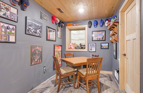 Northwoods Escape Lakeside Retreat with Deck - Foto 16