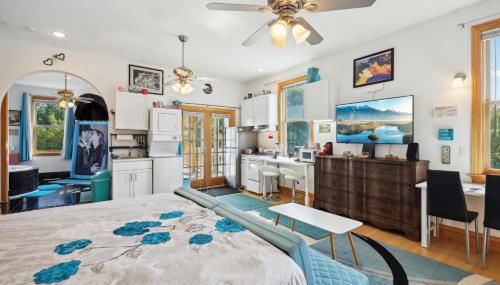 The Starlight Tower Hot Tub Suite with 8-Jet Massage Shower and Amazing Views - Foto 4