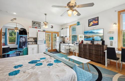 The Starlight Tower Hot Tub Suite with 8-Jet Massage Shower and Amazing Views - Foto 4