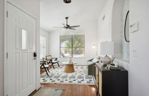 Chic Desert Retreat - Lush Spa Pool - Mini Golf - Foto 36