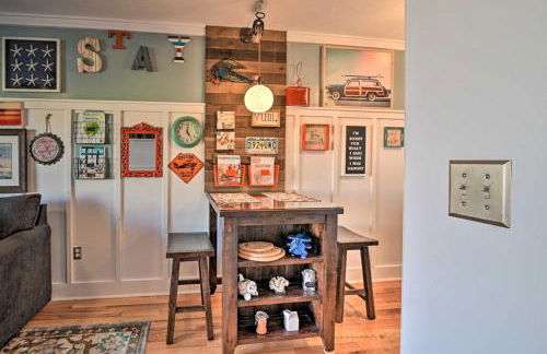 Eclectic Condo with Balcony 1 Block to Beach! - Foto 7