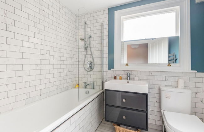 Stylish Family Home by Twickenham Stadium by Underthedoormat - Foto 24