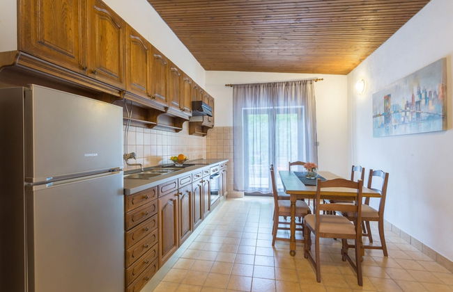 Large 150 m2 apt With Pool and 500 m2 Garden - Foto 12