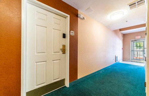 Phoenix Studio Queen Deluxe - Photo 26