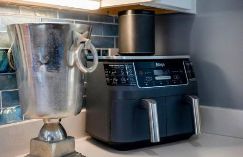 New Sunday River Ski Retreat with Hot Tub Spa - FirePit Sleeps 16 - Foto 50