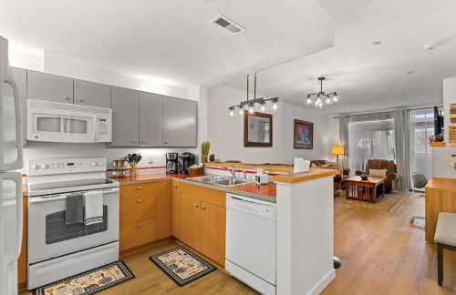 Lakeside luxury with hot tub and pool - Foto 68