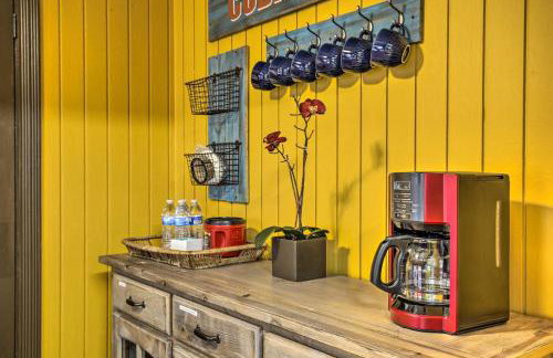 Tropical Palm Harbor Retreat with Lanai and Patio! - Foto 9