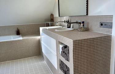 Villa ACMÉ 200 m du lac d'Annecy avec Piscine et Jacuzzi 14 personnes - Foto 10