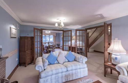 Tudor Style Seafront Home Sea Views Shoebury - Pass the Keys - Foto 10