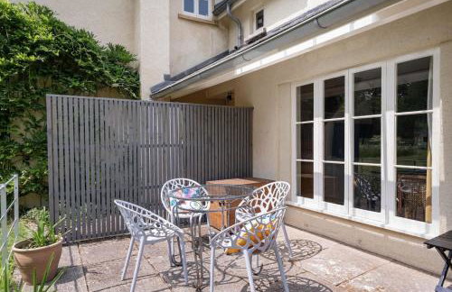 The East Wing Set in Beautiful Gardens Parking - Foto 22